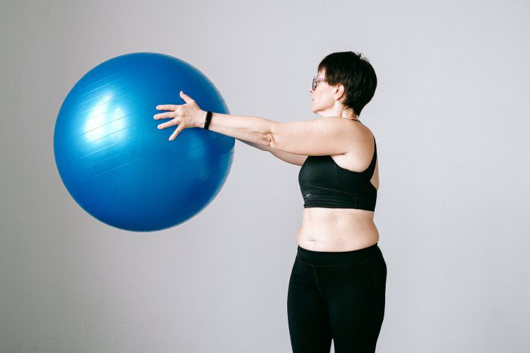 4 redenen om regelmatig op een fitnessbal te gaan zitten